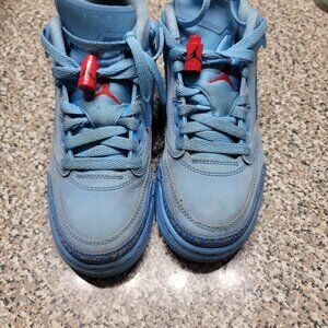 4y jodans..could use a good cleaning no creases